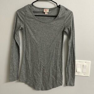 Long sleeve light  gray Mossimo T-shirt